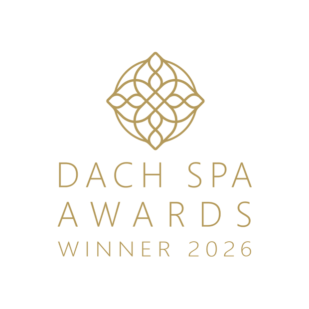 Goldenes Ornament-Logo mit Text „DACH SPA AWARDS – WINNER 2026“ auf hellem Hintergrund